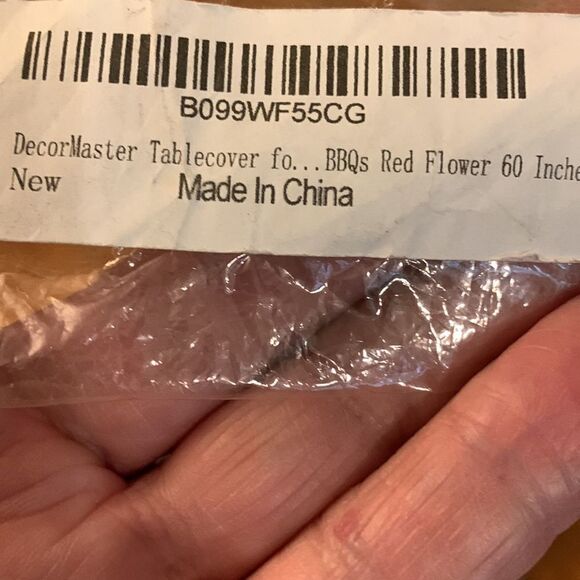 DecorMaster Patio floral table cover 60” with zipper closure - Picture 4 of 5